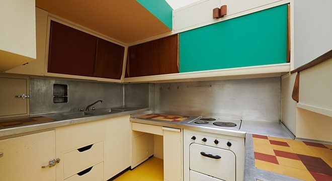 Bild einer Küche. Le Corbusier, Charlotte Perriand, André Wogenscky, Atelier Le Corbusier Type 1" aus Unité d´habitation in Marseille (1946-52)