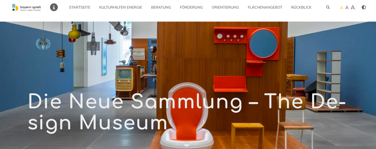 Screenshot von der Website bayern spielt, zeigt Ausstellung der Neuen Sammlung, Veranstaltungsort von bayern spielt.