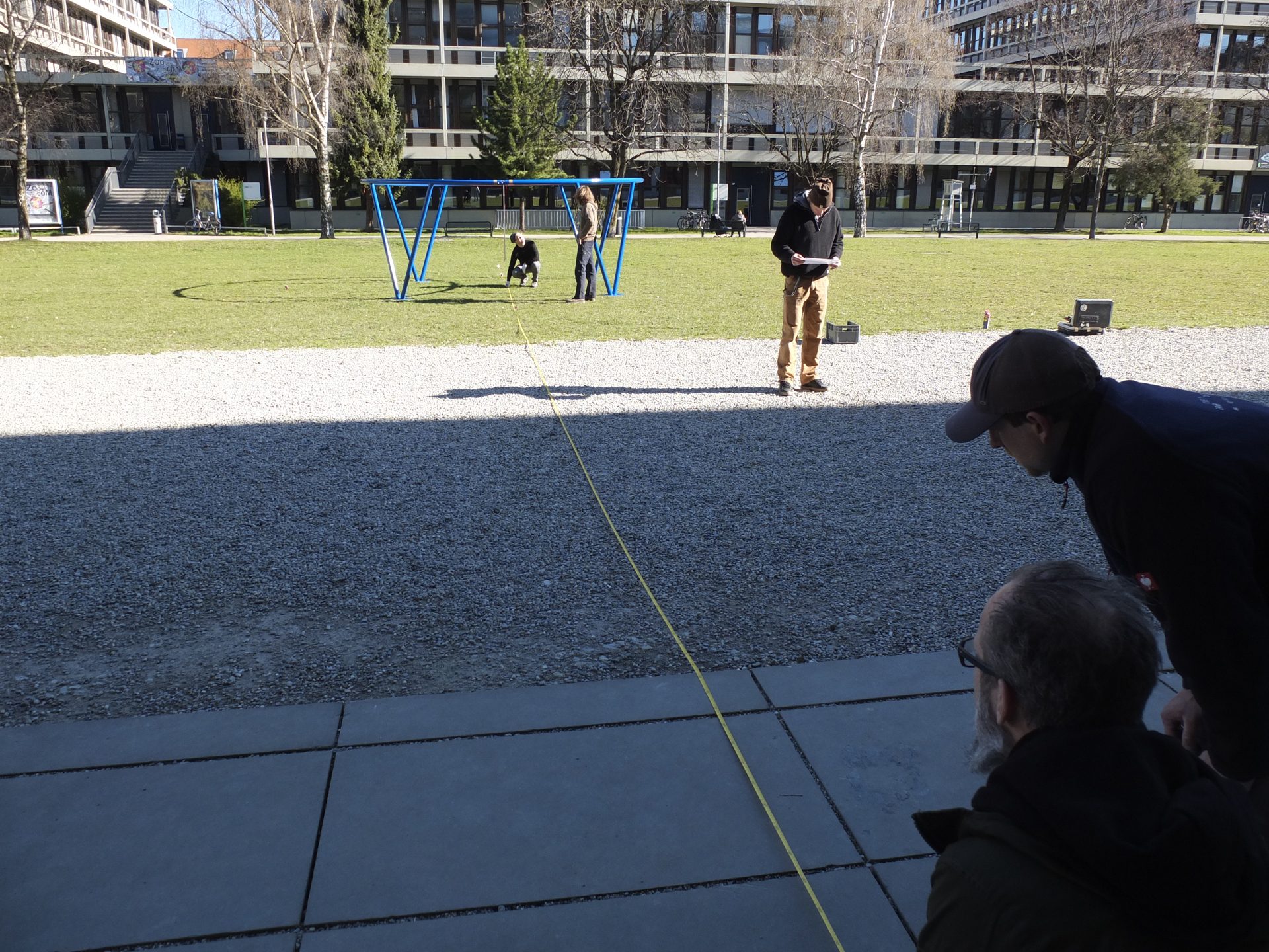 Positioning of the steel base.