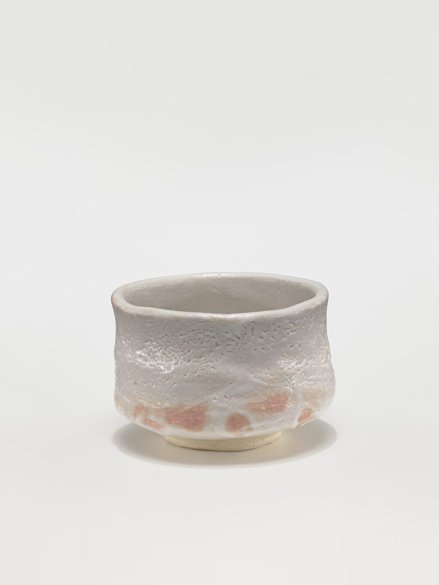 Photograph of a ceramic tea bowl by Japanese artist Kanzaki Shihō