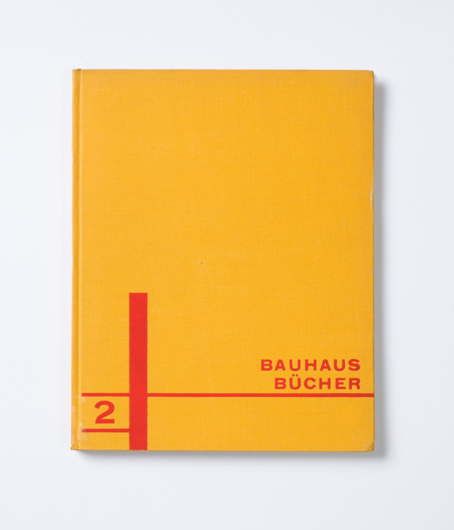 Buch Cover. Gelber Hintergrund mit roter Schrift. Unterschiedlich dicke, rote Linien Bilden am linken unteren Rand ein Kreuz. Es steht geschrieben: Bauhausbücher 2.